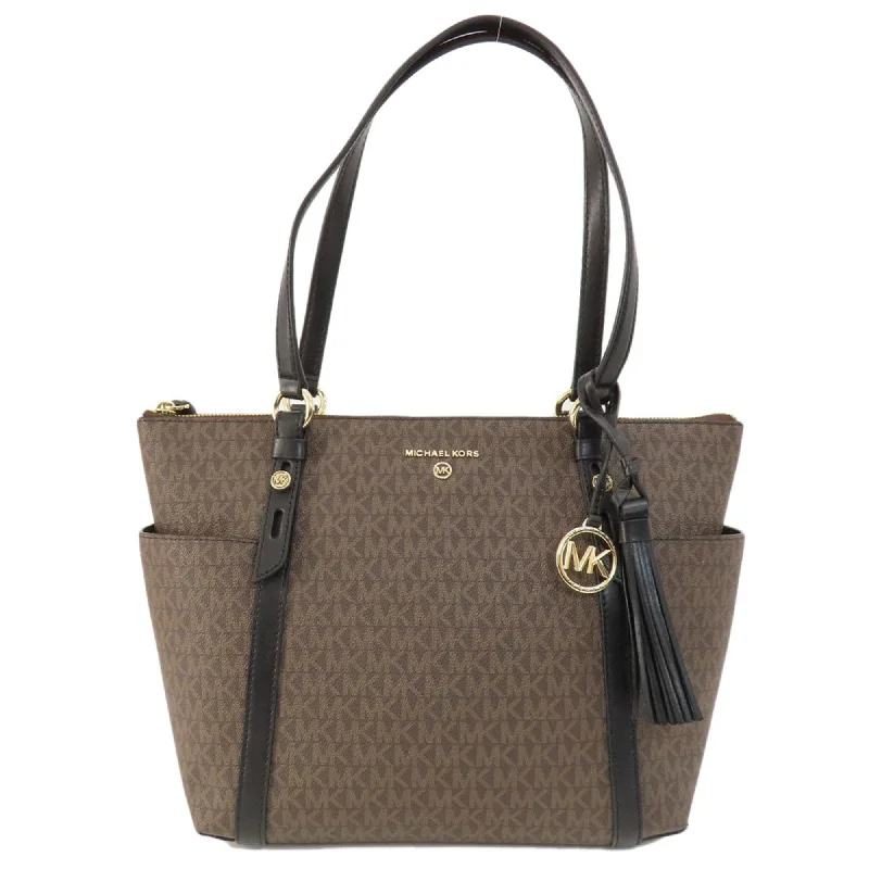 Handle bags with perforated details for style -Michael Kors   Pvc Tote Bag (Pre-Owned)