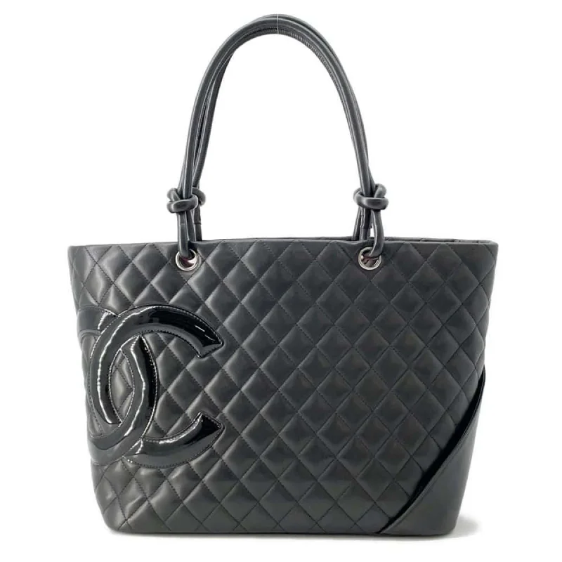 Handle bags with thick handles for support -Chanel  Leather Tote Bag (Pre-Owned)