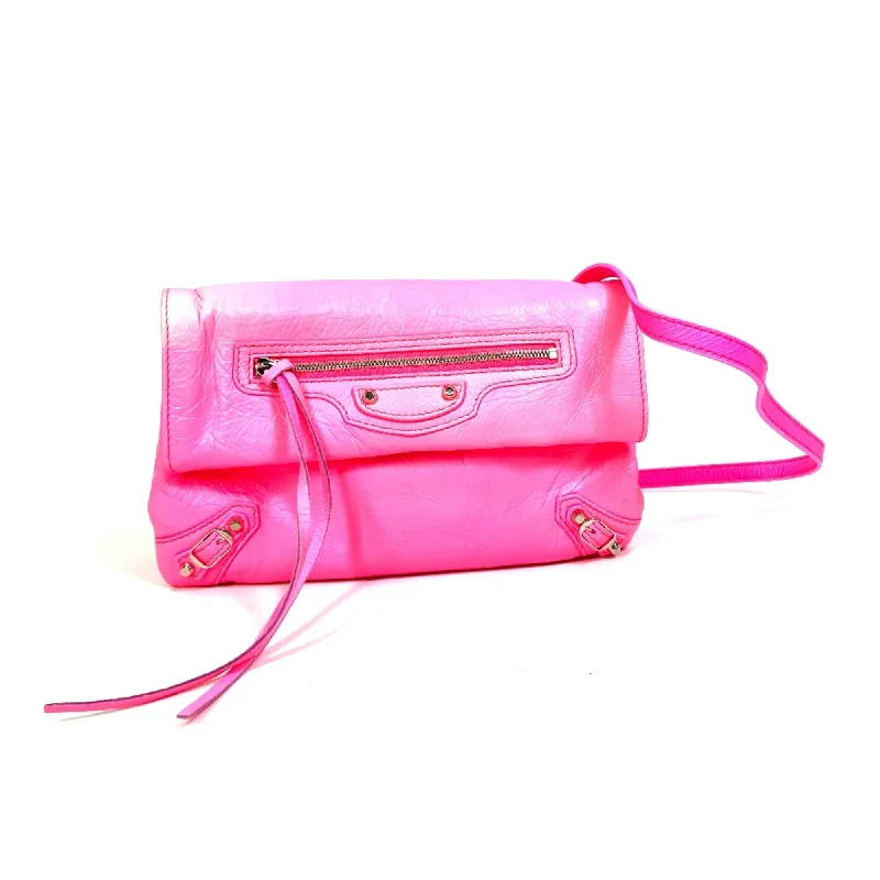 Handle bags with expandable sides for flexibility -Balenciaga  Leather Clutch Bag (Pre-Owned)